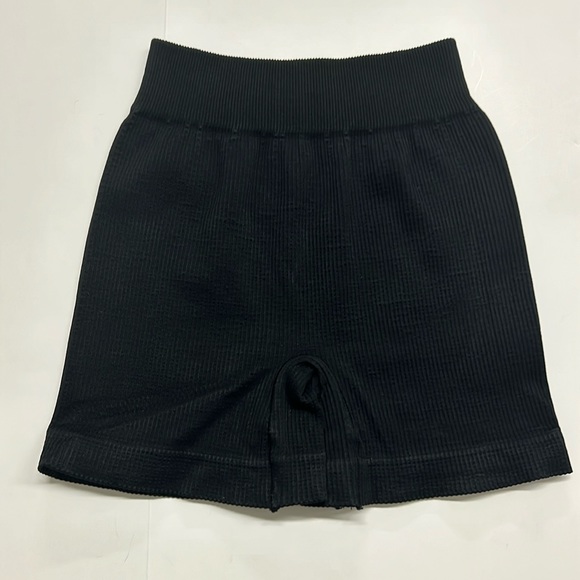 Free People Movement Happiness Runs Prajna Shorts XS/S Black NWOT - Picture 2 of 4